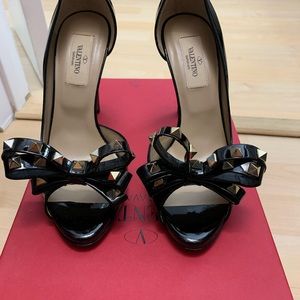 Brand new Valentino rockstud heels